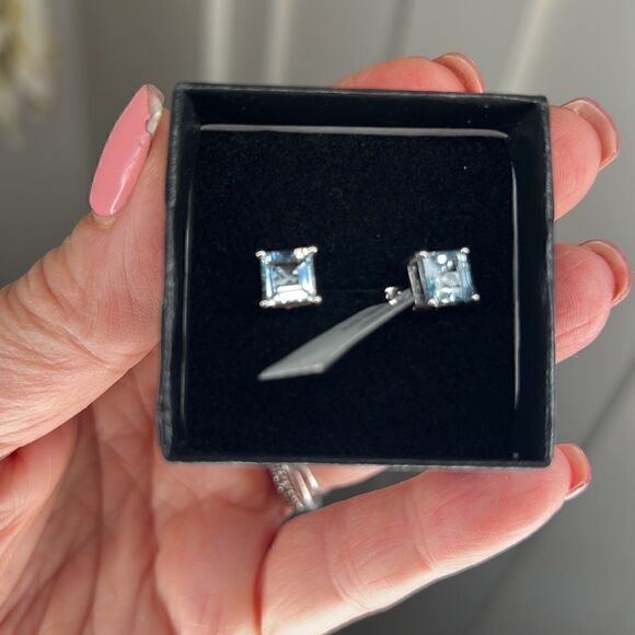 Gorgeous Ladies Sterling Silver 2.60 CTW Topaz Designer Earrings - Picture 5 of 6